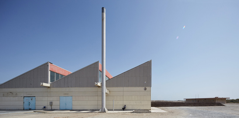 adrian-villar-rojas-sharjah-biennial-12-planetarium-designboom-designboom-09