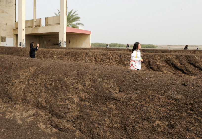 adrian-villar-rojas-sharjah-biennial-12-planetarium-designboom-designboom-13