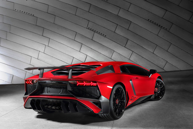 lamborghini-aventador-LP-750-4-superveloce-designboom06