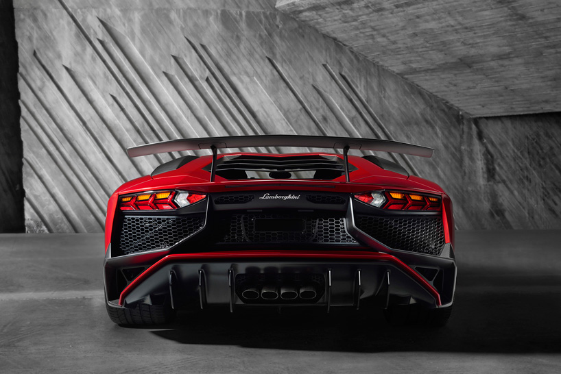 lamborghini-aventador-LP-750-4-superveloce-designboom08