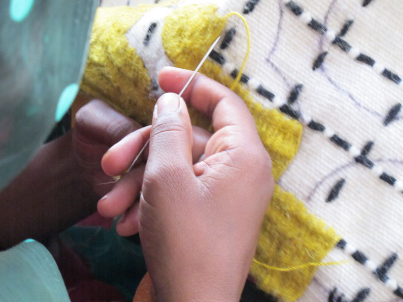 patricia-urquiola_bandas-el-arte-del-handmade_designboom_004