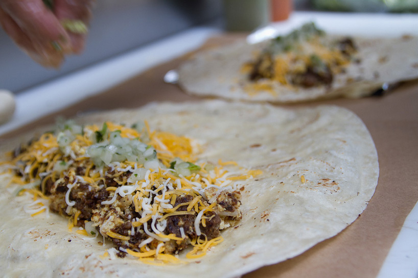 roy choi koji BBQ taco food truck locol design indaba designboom 