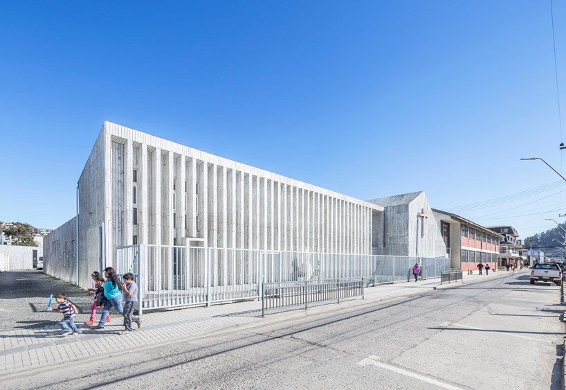 santa rosa school LAND architects constitucion chile designboom