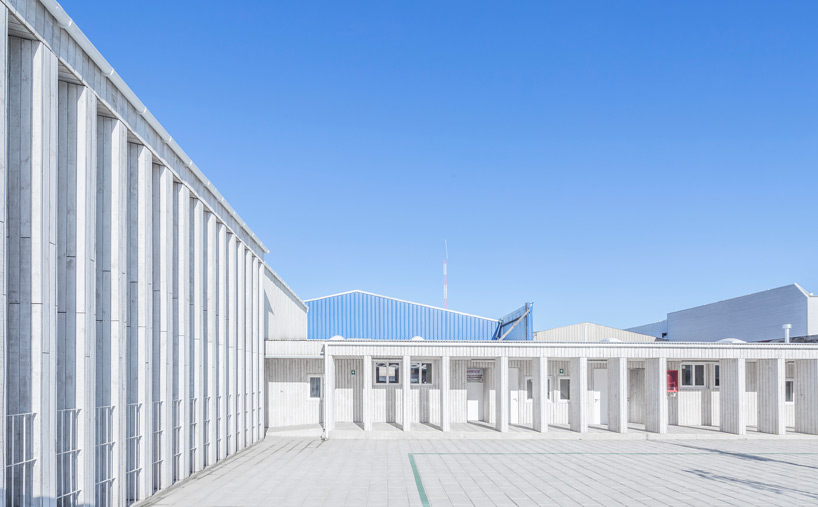 santa rosa school LAND architects constitucion chile designboom
