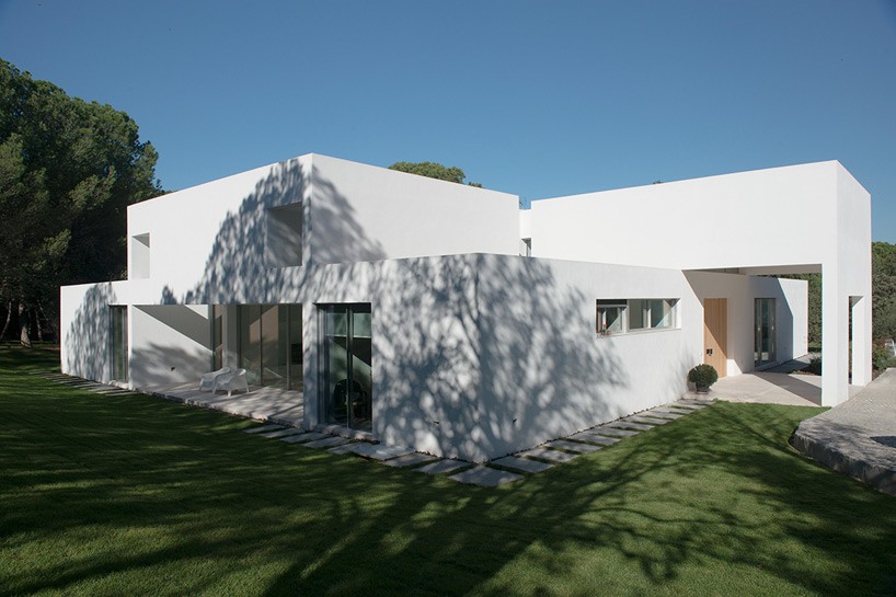 la moraleja house otto medem arquitectura designboom