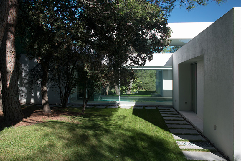 la moraleja house otto medem arquitectura designboom
