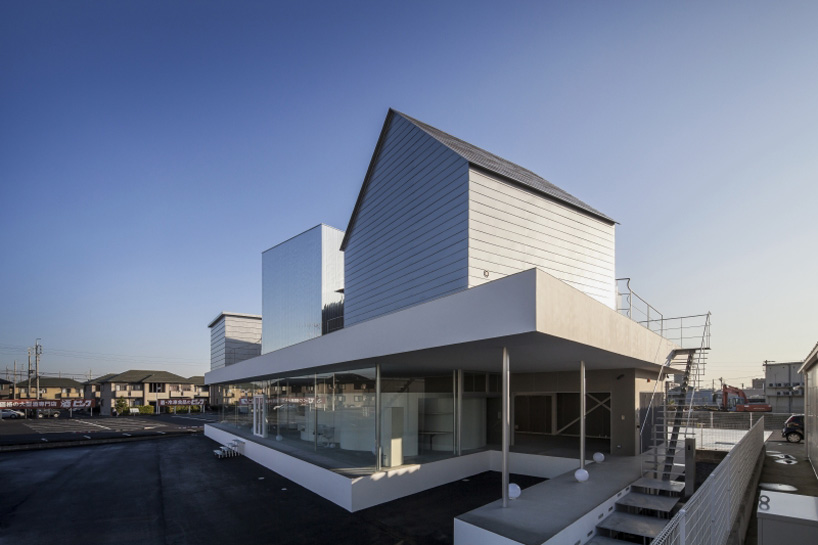 +S shintaro matsushita takashi suzuki billboard office suzuka japan designboom