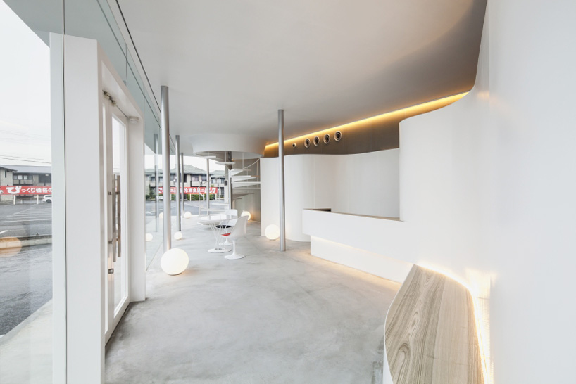 +S shintaro matsushita takashi suzuki billboard office suzuka japan designboom