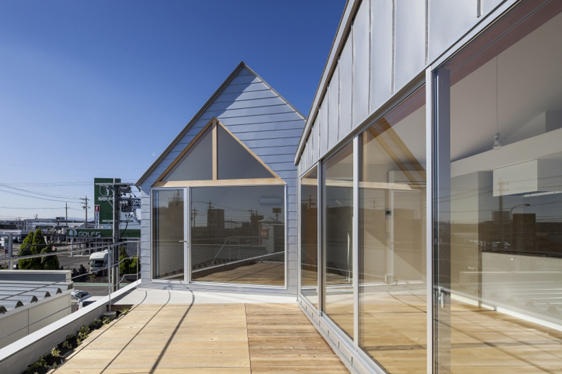 +S shintaro matsushita takashi suzuki billboard office suzuka japan designboom