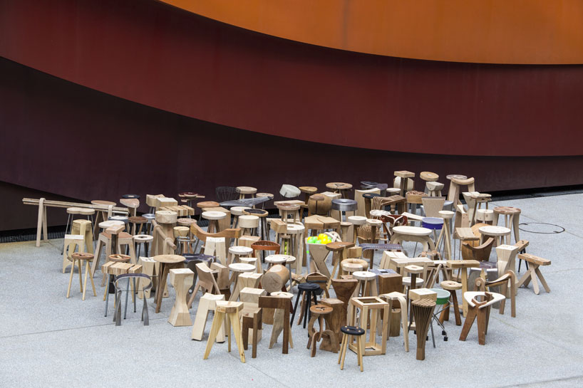 Stools-in-front-of-museum-close-credit-Itay-Benit_designboom_007