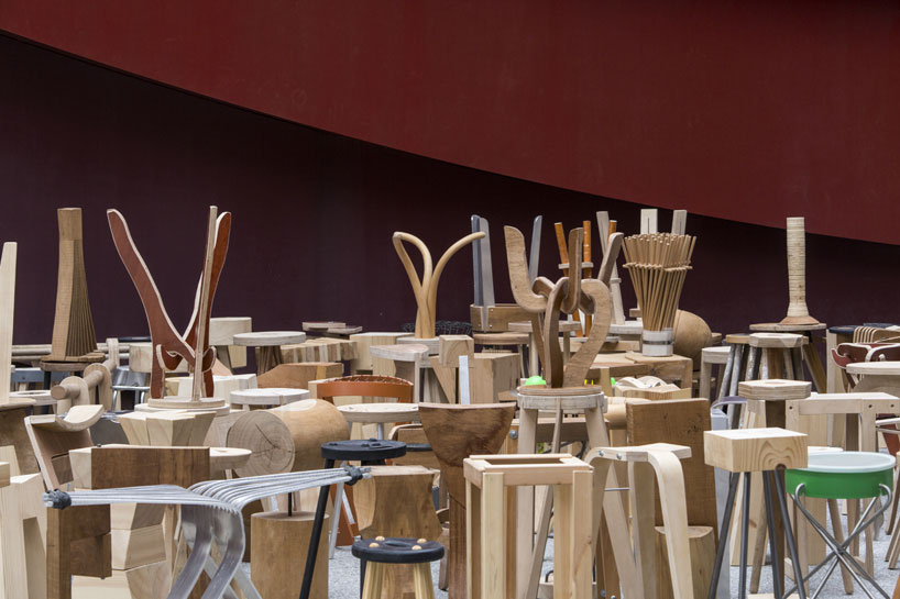 Stools-on-top-of-each-other-credit-Itay-Benit_designboom_011