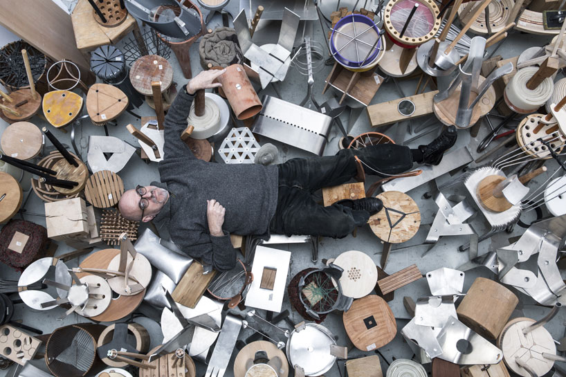 Yaacov-Kaufman-laying-in-between-stools-landscape-close-up-credit-Itay-Benit_designboom_012