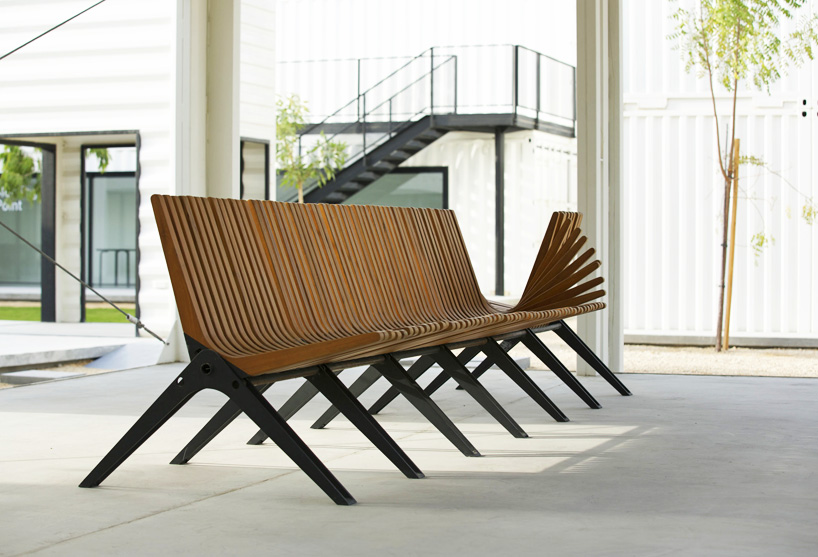 anna-szonyi-boomerang-bench-dubai-design-district-designboom-01