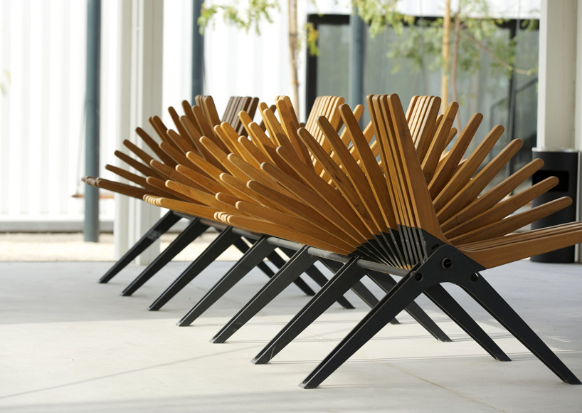 anna-szonyi-boomerang-bench-dubai-design-district-designboom-09