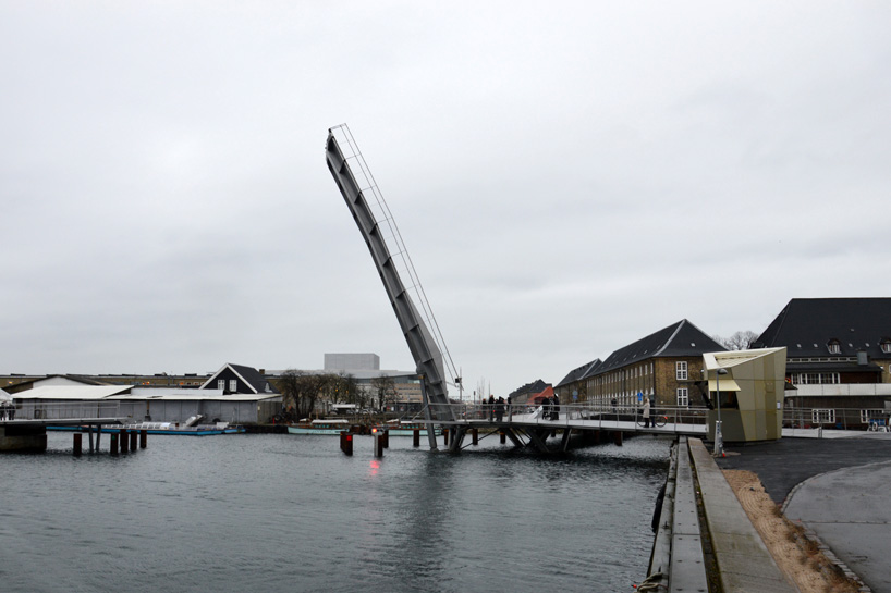 dietmar feichtinger architectes butterfly bridge copenhagen designboom