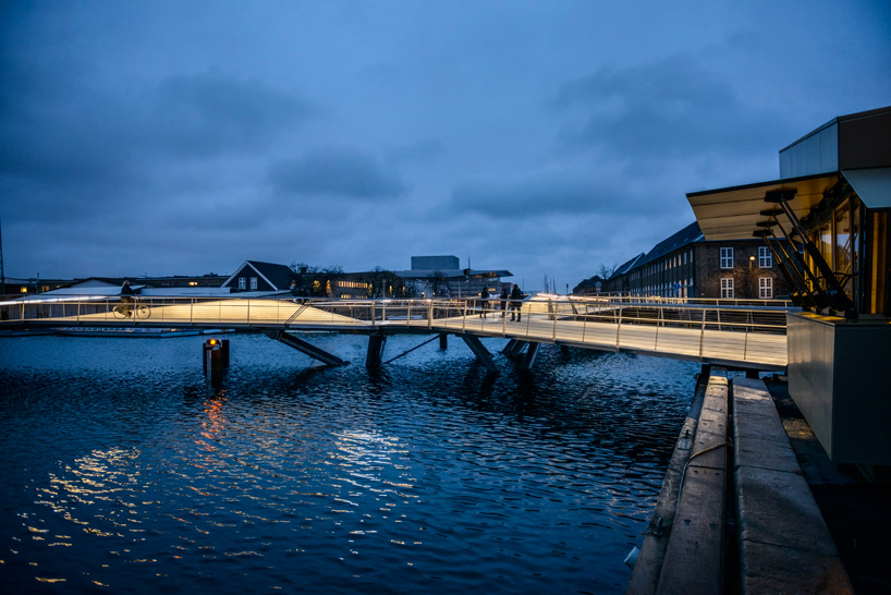 dietmar feichtinger architectes butterfly bridge copenhagen designboom