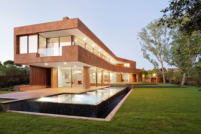 otto medem arquitectura vivienda en boadilla del monte madrid designboom