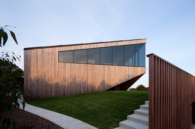 byrne-architects-aireys-house-torquay-designboom-02