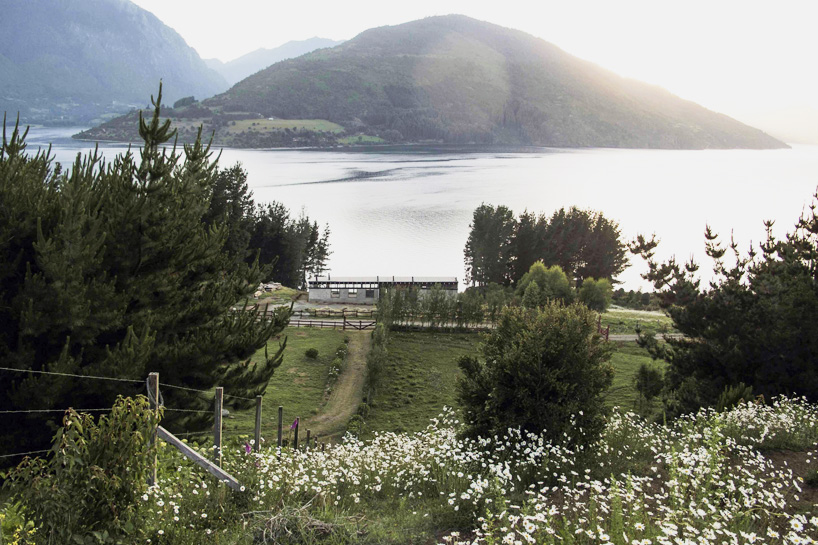 cristian berrios arquitecto casa erz house ranco lake chile designboom