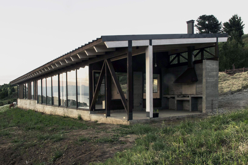 cristian berrios arquitecto casa erz house ranco lake chile designboom
