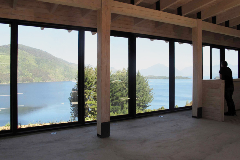 cristian berrios arquitecto casa erz house ranco lake chile designboom