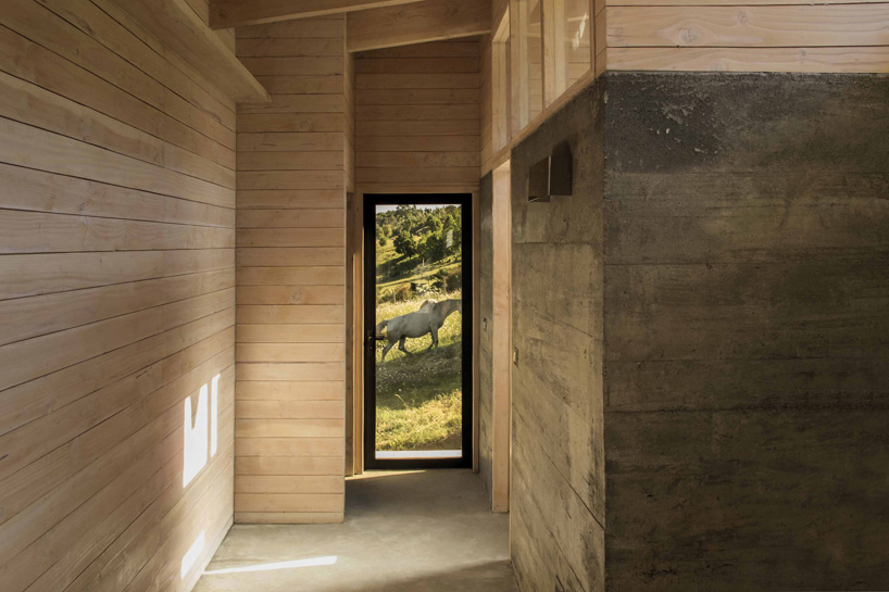 cristian berrios arquitecto casa erz house ranco lake chile designboom