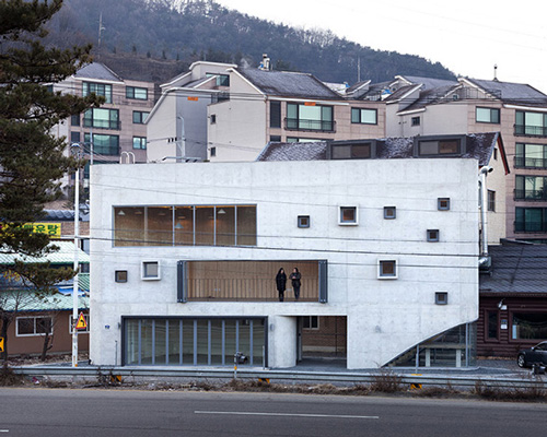 studio_GAON positions concrete café on an awkward triangular plot