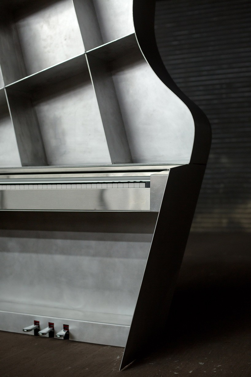 maciej markowicz leaning piano wiczny ICFF 2015 designboom