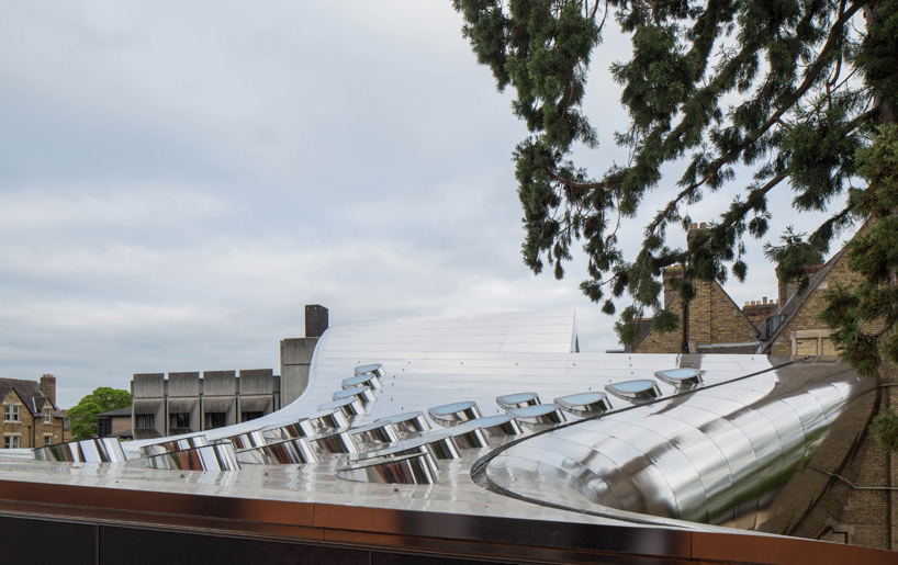 zaha hadid oxford university reflective tunnel building
