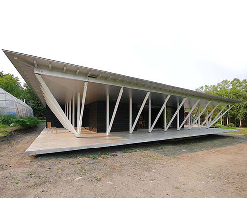 hiroshi kawahito's karinnpani hall at kyoudogakusha shintoku farm