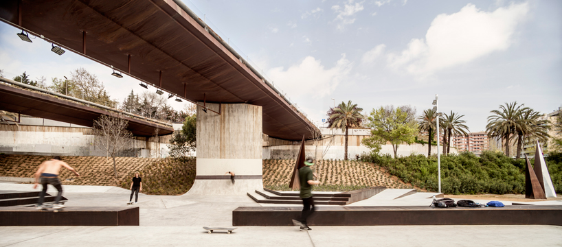 landskate-park-barcelona-SCOB-arquitectura-y-paisaje-designboom-02