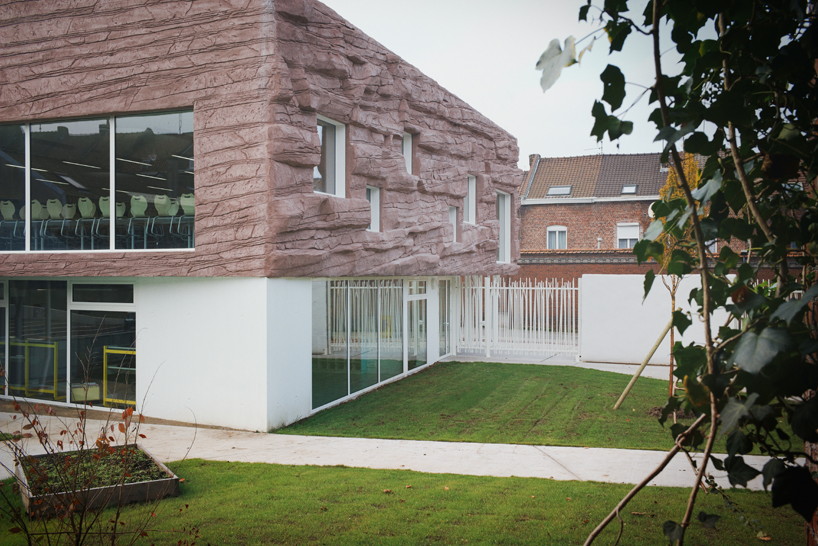 le-roc-canteen-d'houndt-and-bajart-architects-france-designboom-02