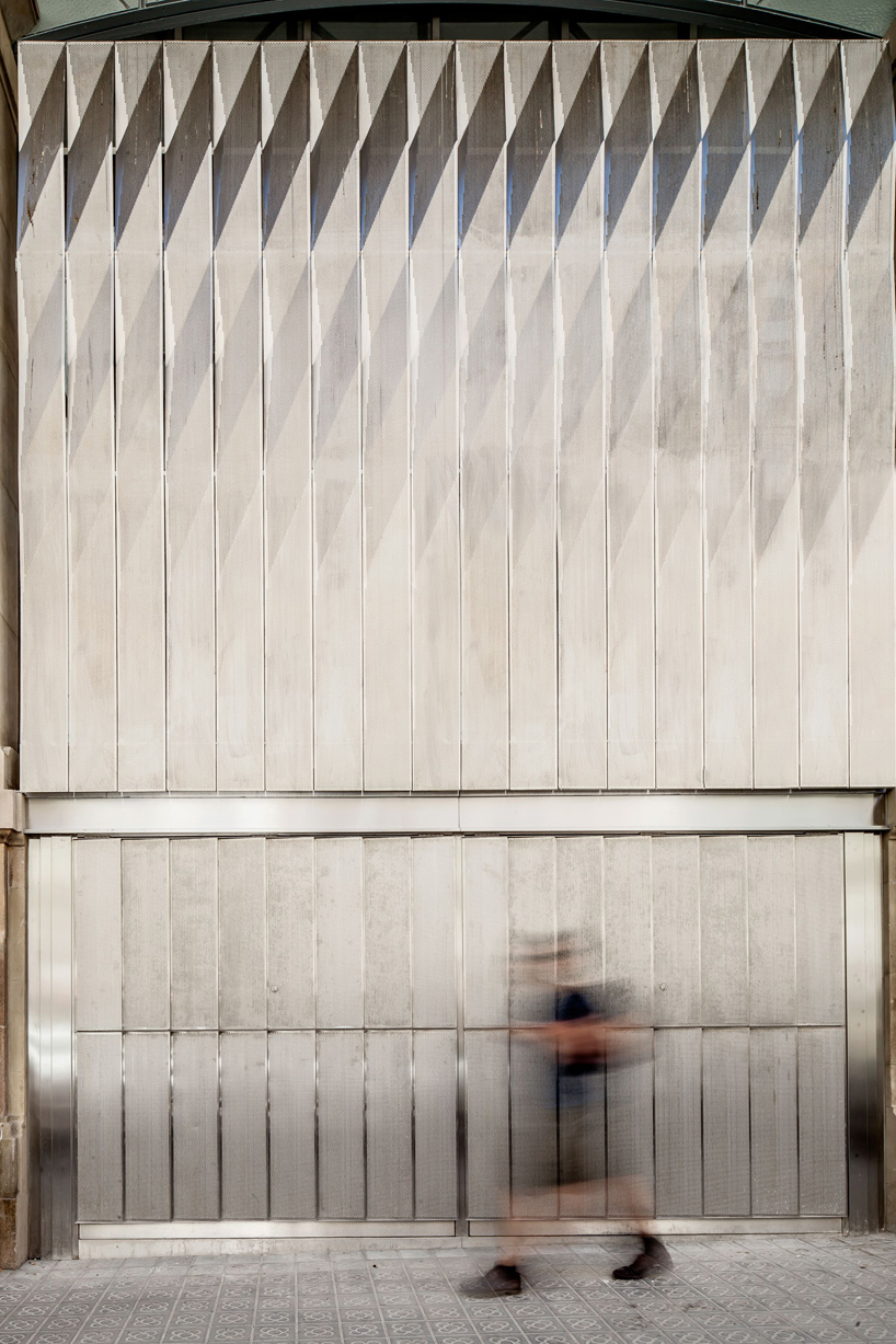 mateo arquitectura ninot market renovation barcelona designboom