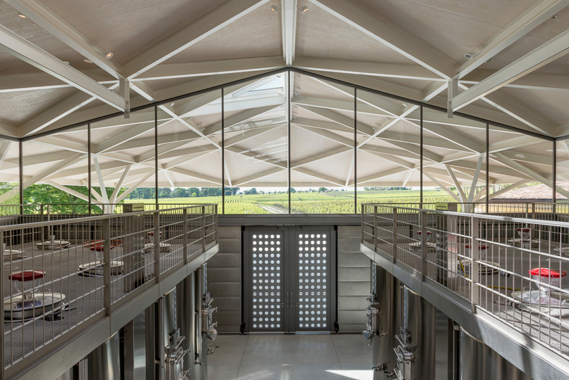 norman foster partners new winery chateau margaux nouveau chai vineyard designboom