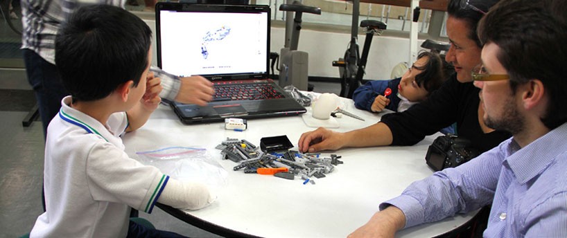 carlos-arturo-torres-tovar-iko-lego-prosthetic-arm-designboom-06