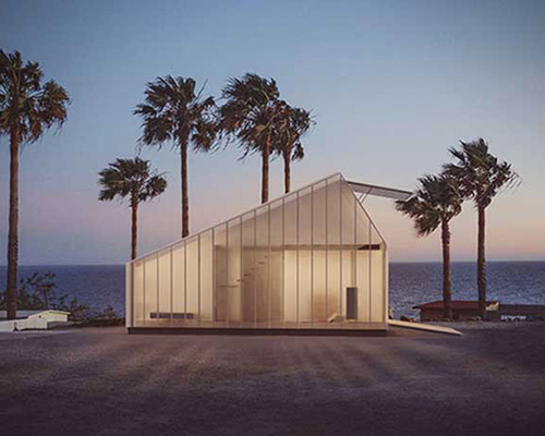 pre-fabricated kite house for weekend getaways by D44 architecture