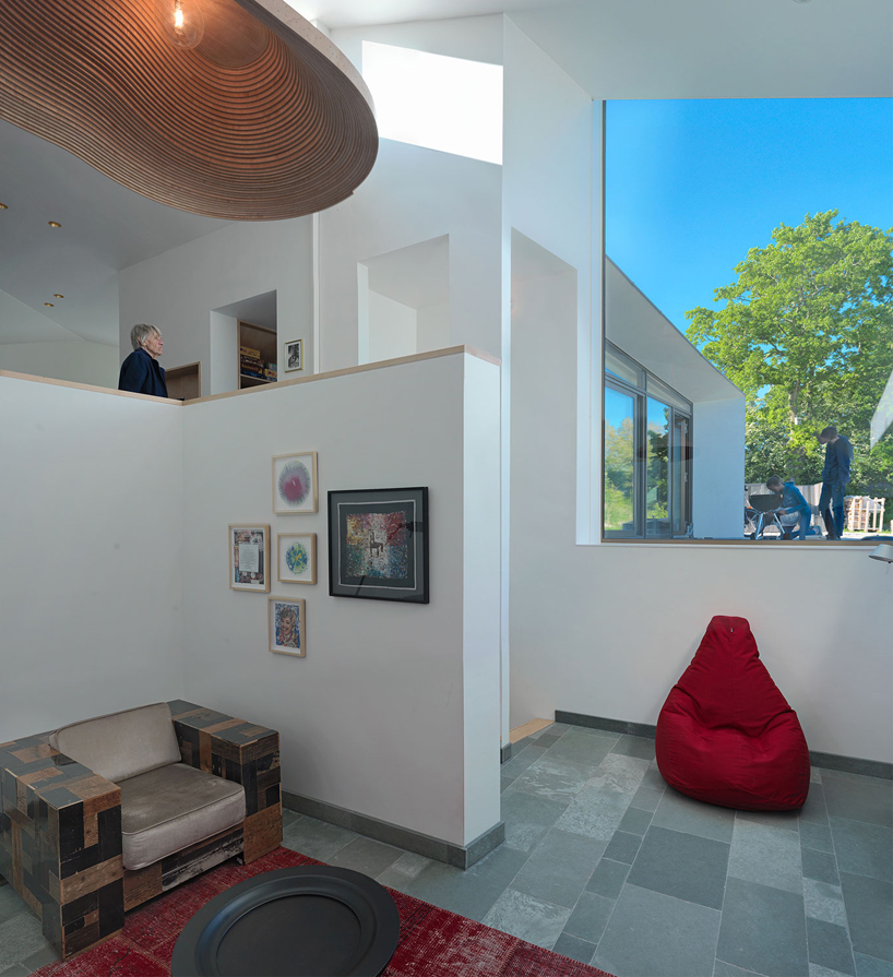 dezwartehond-architects-vakantiewoning-dockboot-netherlands-designboom-02