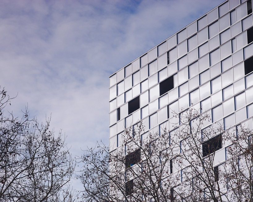 lan-architecture-saint-hilaire-france-designboom-02