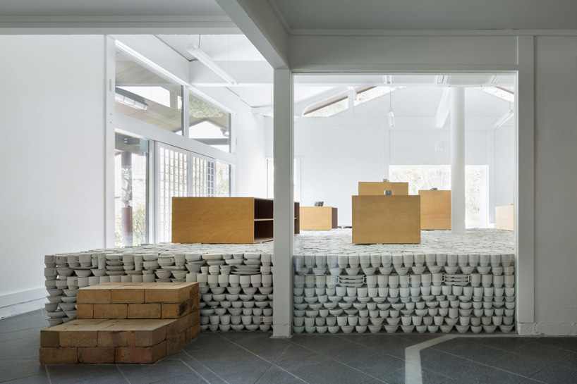maruhiro-hasami-ceramics-flagship-store_designboom_001