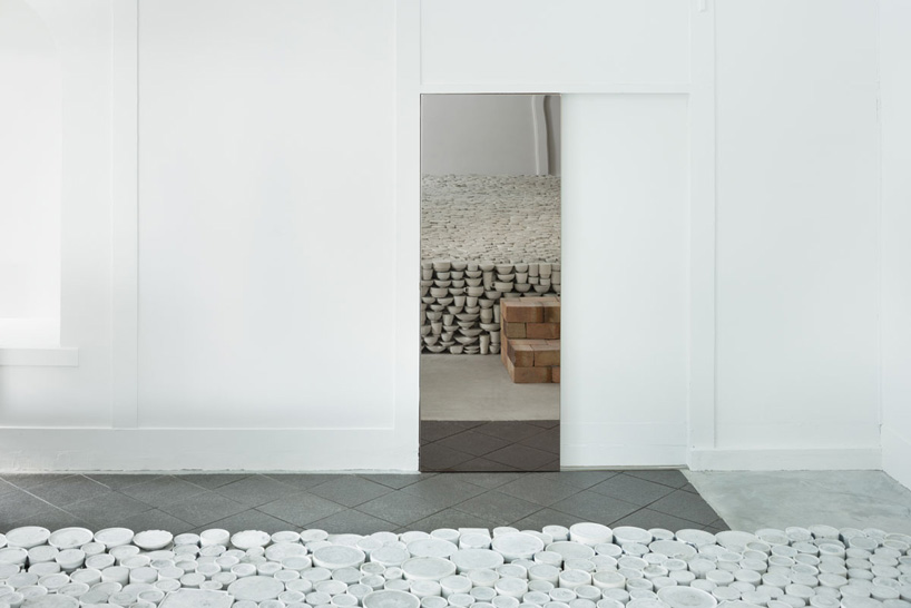 maruhiro-hasami-ceramics-flagship-store_designboom_005