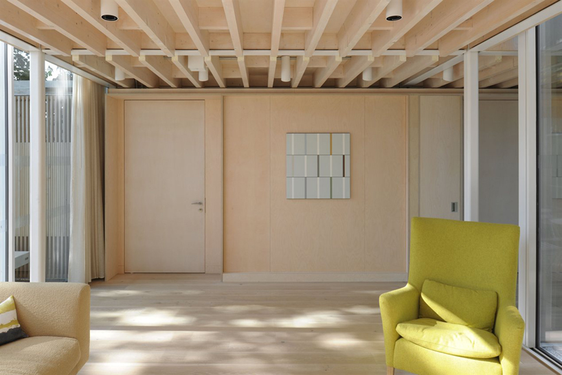 reiach-and-hall-architects-maggies-lanarkshire-designboom-02