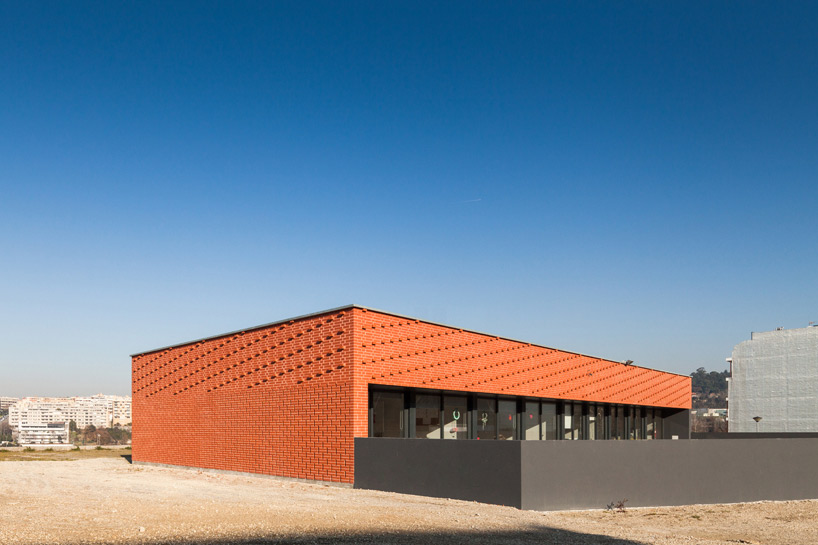 saavedrarquitectura school house guimaraes portugal designboom saavedrarquitectura school house guimaraes portugal designboom
