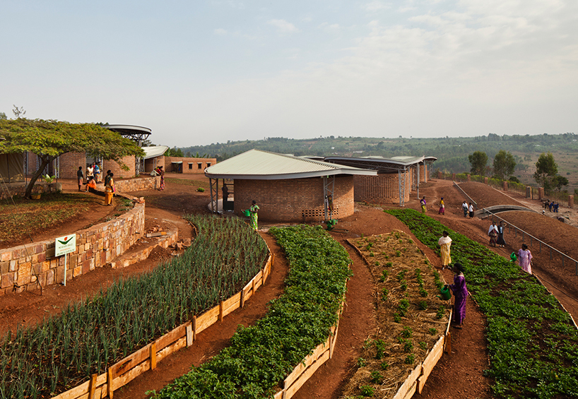 sharon-davis-design-womens-opportunity-center-rwanda-designboom-02