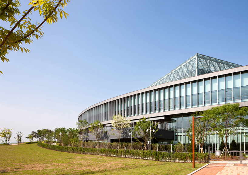 SAMOO-architects-presidential-archive-of-korea-designboom-02