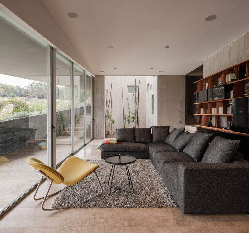 bahia-azul-house-filip-assadi-chile-designboom-02