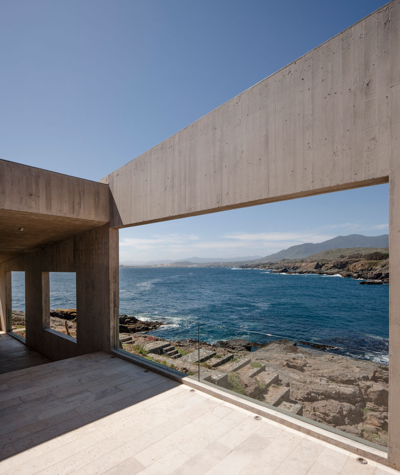 bahia-azul-house-filip-assadi-chile-designboom-02
