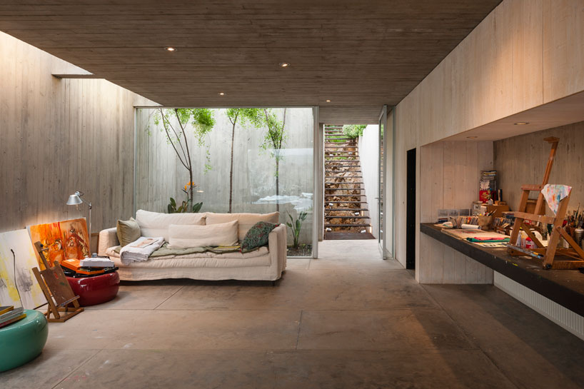 felipe-assadi-painter's-studio-chile-designboom-02