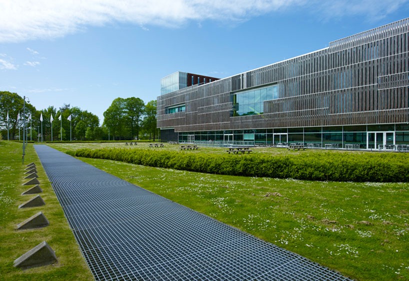 mateo-arquitectura-PGGM-HQ-zeit-holland-designboom-01