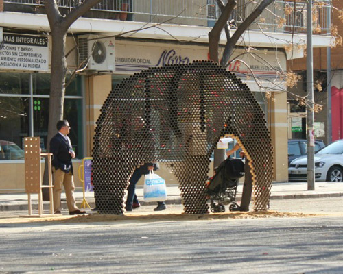nituniyo creates cardboard elephant with 6,000 recycled tubes