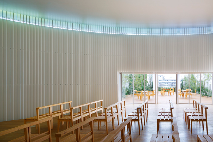 rainbow-chapel-kubo-tsushima-architects-tokyo-designboom-02